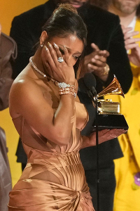 Feb. 4, 2024 ~ Victoria Monét accepts the award for best new artist during the 66th Annual Grammy Awards. Photo: Robert Hanashiro ~ USA TODAY NETWORK